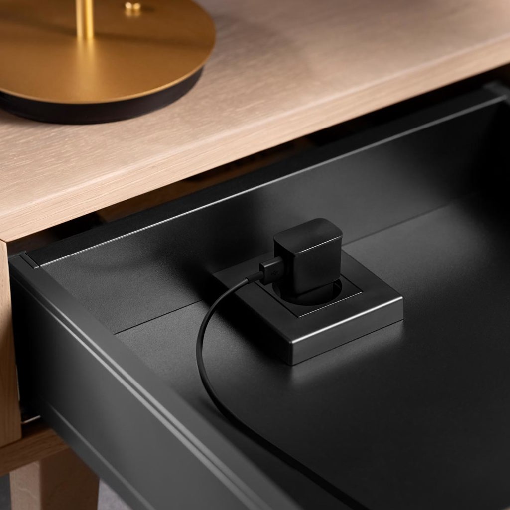 Blum AMPEROS AC - Enchufe empotrado muebles extensibles | Negro Mate
