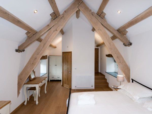 decoración con vigas de madera, nuevas ideas de 2020 para el dormitorio-5